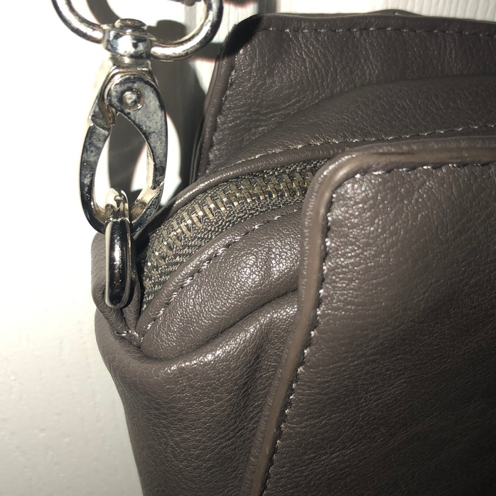 F21 Cross Body - Picture 3 of 7
